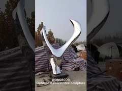 Escultura de acero inoxidable